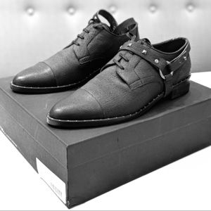 Freda Salvador Textured Black Oxfords - size 10